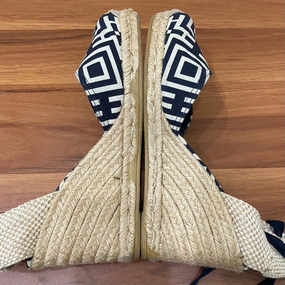TORY BURCH Blue Printed Canvas D'Orsay Pumps Espadrille Sandals Size 40 - Picture 7 of 15